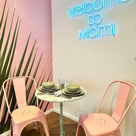 Miami Vice Mit Balkon & Flussblick-das Alpenzeit Im Zentrum Mit Parkplatz Bad Aussee