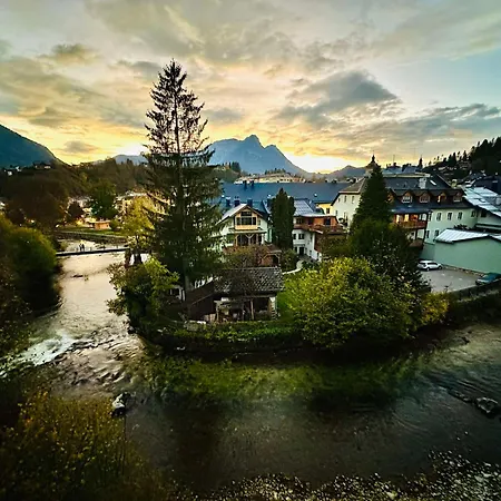 Miami Vice Mit Balkon & Flussblick-das Alpenzeit Im Zentrum Mit Parkplatz * Bad Aussee