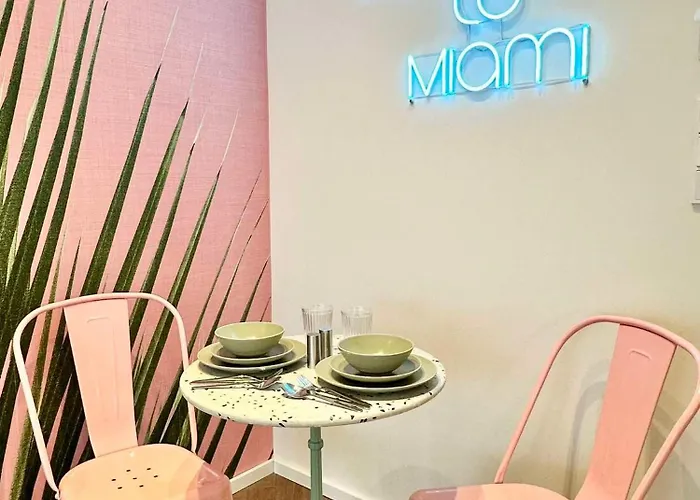 Miami Vice Mit Balkon & Flussblick-das Alpenzeit Im Zentrum Mit Parkplatz Bad Aussee