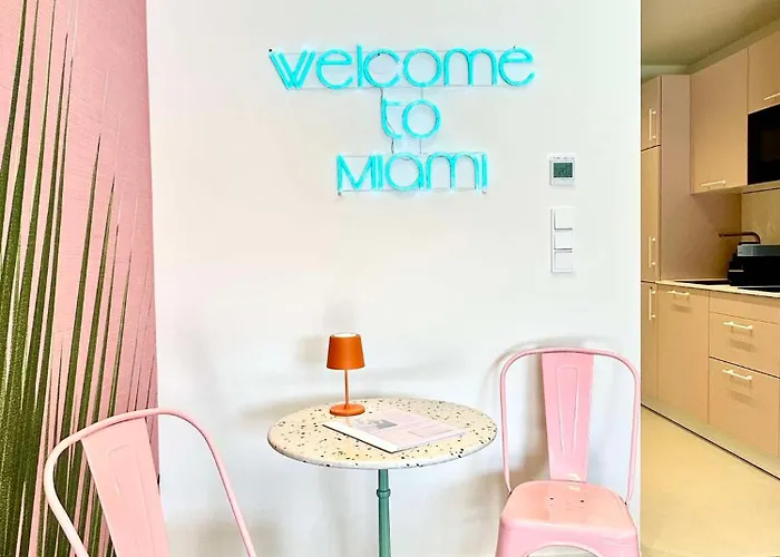 Miami Vice Mit Balkon & Flussblick-das Alpenzeit Im Zentrum Mit Parkplatz