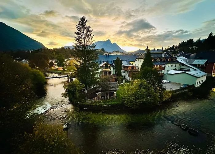 Miami Vice Mit Balkon & Flussblick-das Alpenzeit Im Zentrum Mit Parkplatz * Bad Aussee